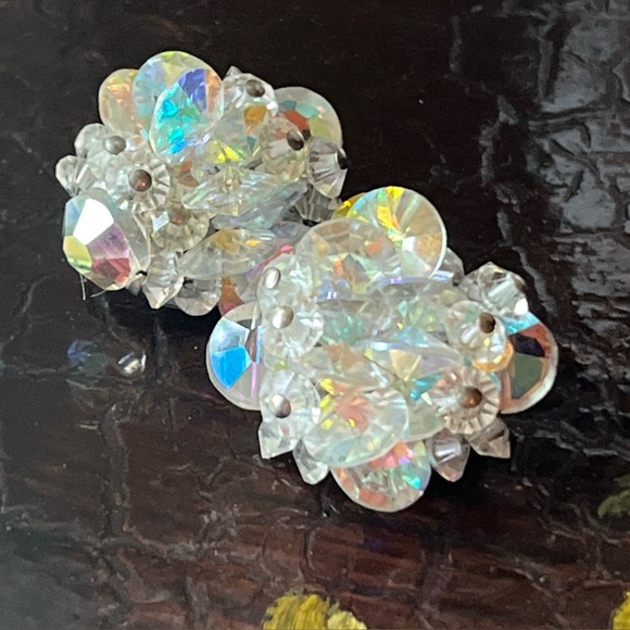 Vintage Aurora Borealis Crystal Cluster Silver Tone Clip On Earrings 1” - Picture 2 of 5